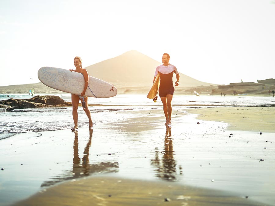 Couple surfing 